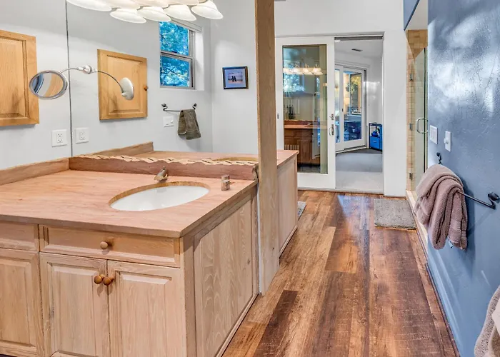 Oak Creek Oasis